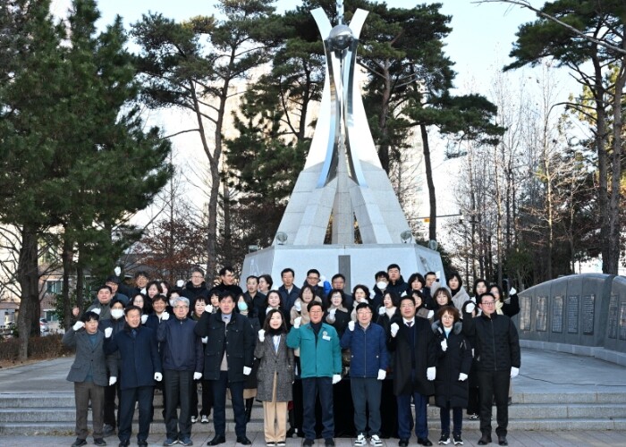 기장군, 신년참배로 2026년 군정 ...