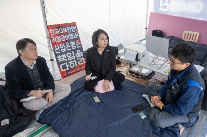 용혜인 당대표, 산업은행 앞 한국지엠...