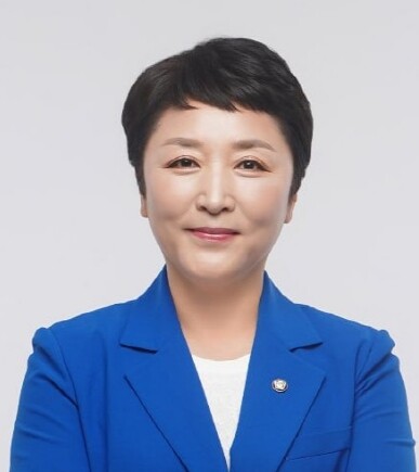 전진숙 국회의원, 판다에서 유니버셜스...