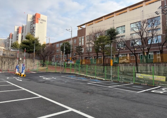 광주광역시 동구, 율곡초등학교 옆 공...